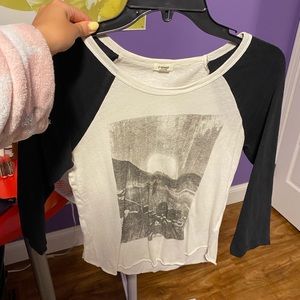 long sleeve casual graphic top!